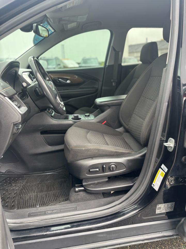 2020 GMC Terrain  Photo4