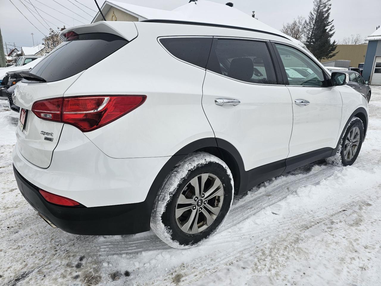 2015 Hyundai Santa Fe Sport AWD 4dr 2.4L Luxury, Panoramic Sunroof, 130 KM Photo3