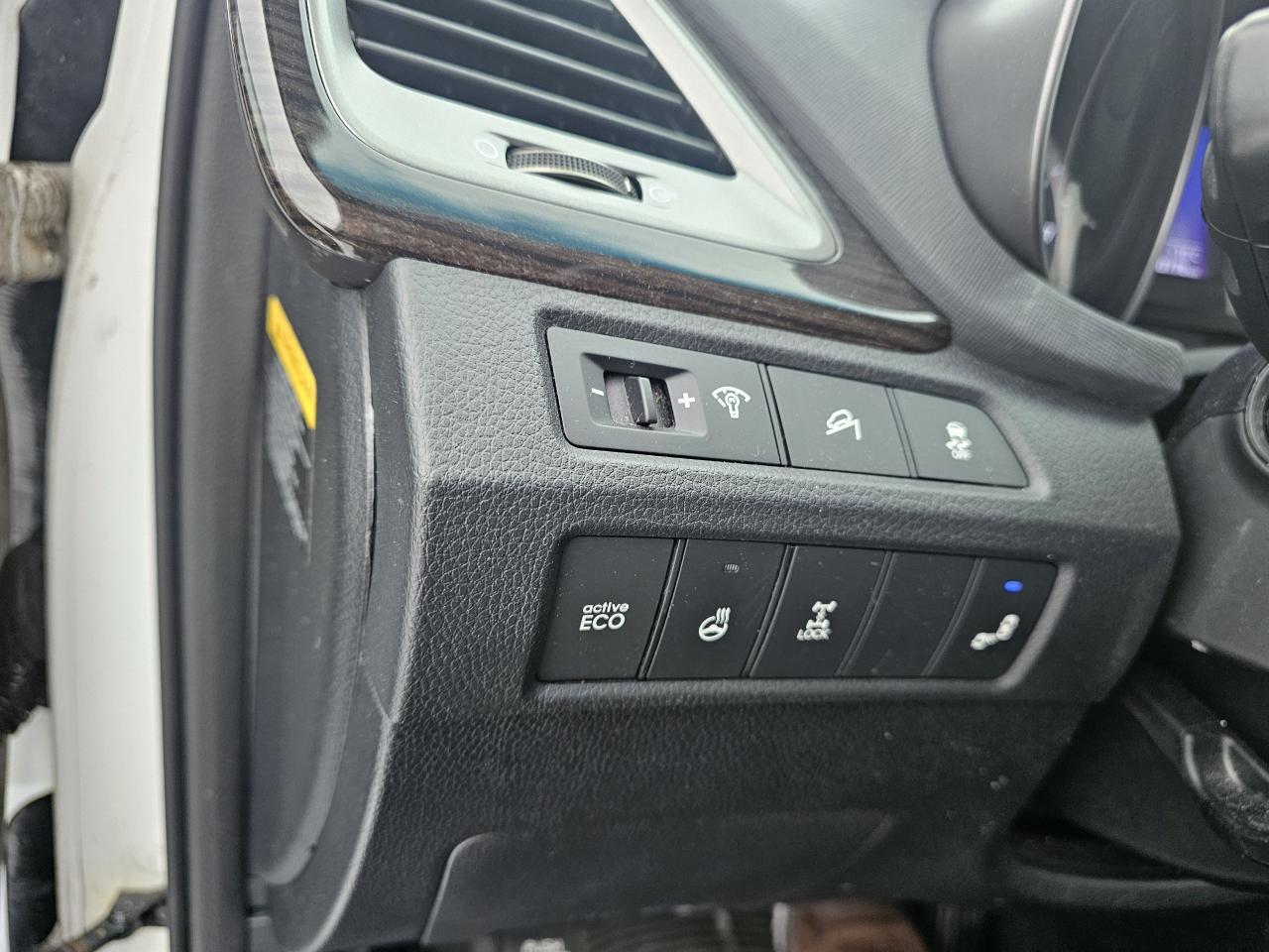 2015 Hyundai Santa Fe Sport AWD 4dr 2.4L Luxury, Panoramic Sunroof, 130 KM Photo