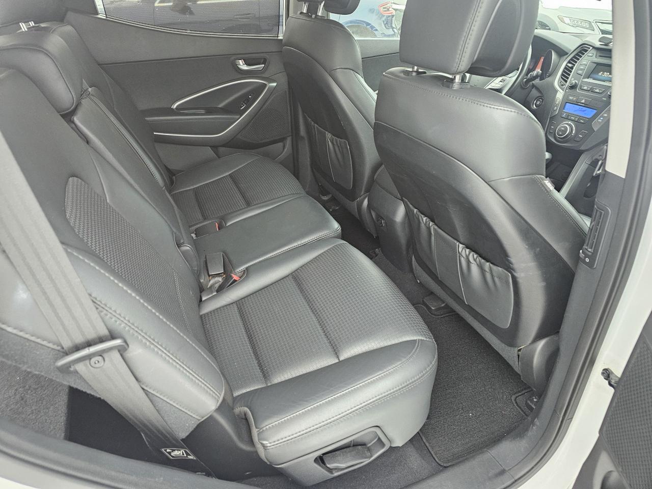 2015 Hyundai Santa Fe Sport AWD 4dr 2.4L Luxury, Panoramic Sunroof, 130 KM Photo