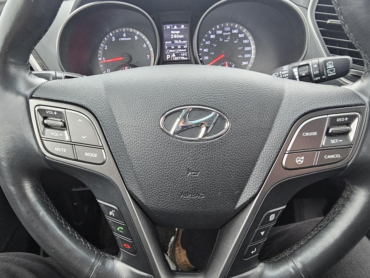 2015 Hyundai Santa Fe Sport AWD 4dr 2.4L Luxury, Panoramic Sunroof, 130 KM Photo