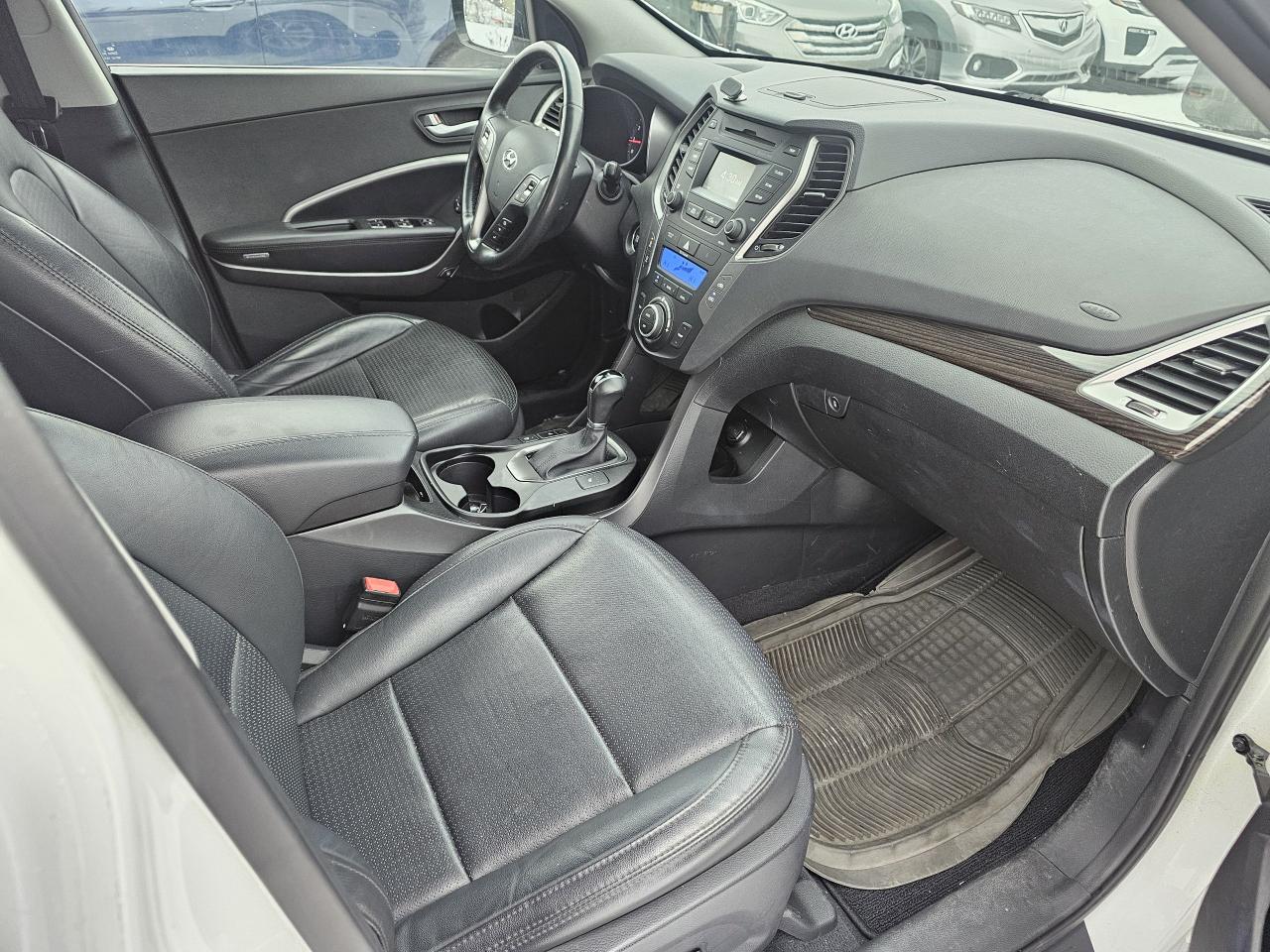 2015 Hyundai Santa Fe Sport AWD 4dr 2.4L Luxury, Panoramic Sunroof, 130 KM Photo