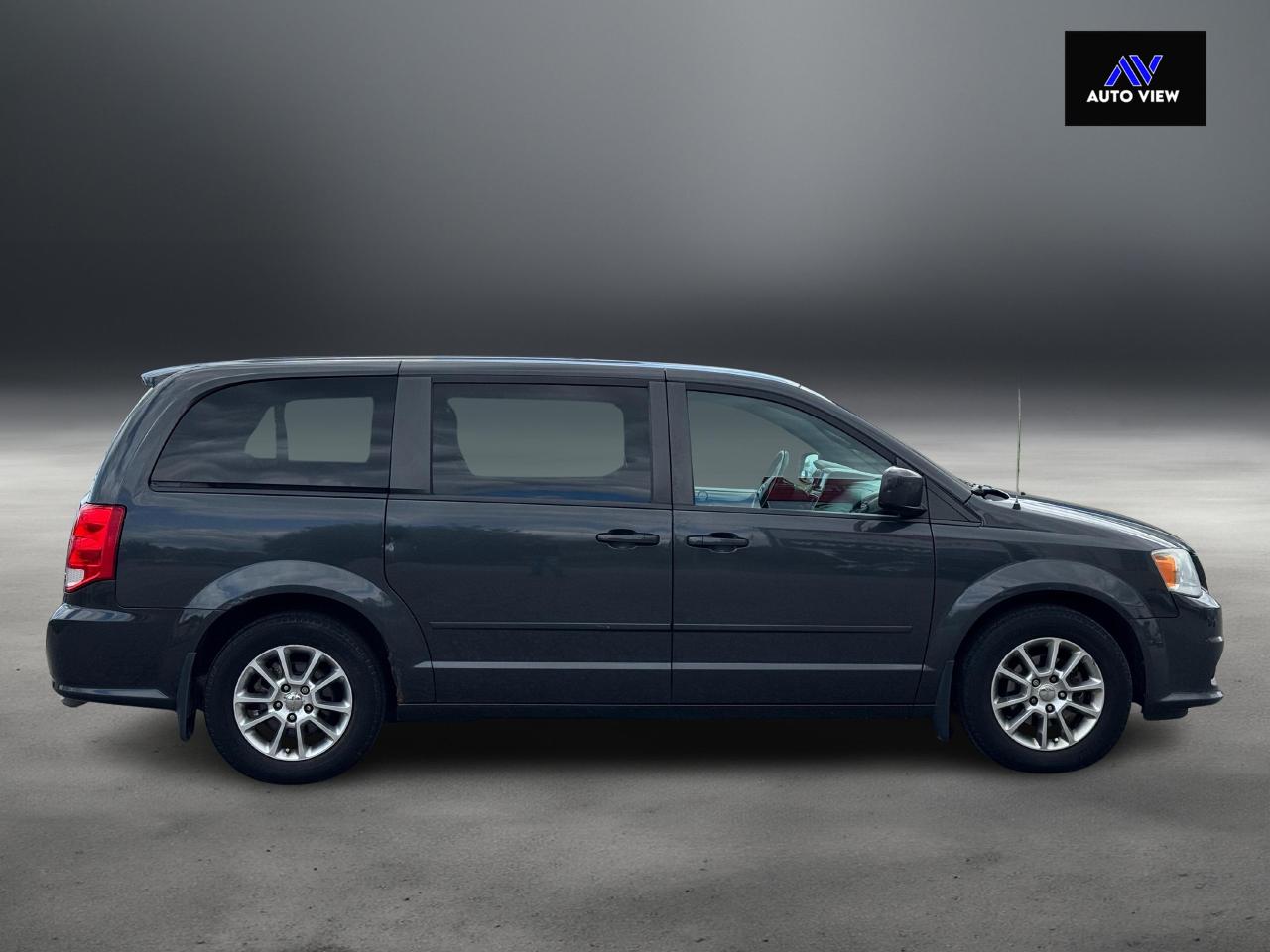 2011 Dodge Grand Caravan R/T **FULL LOADED MODEL**STOW N' GO** Photo3