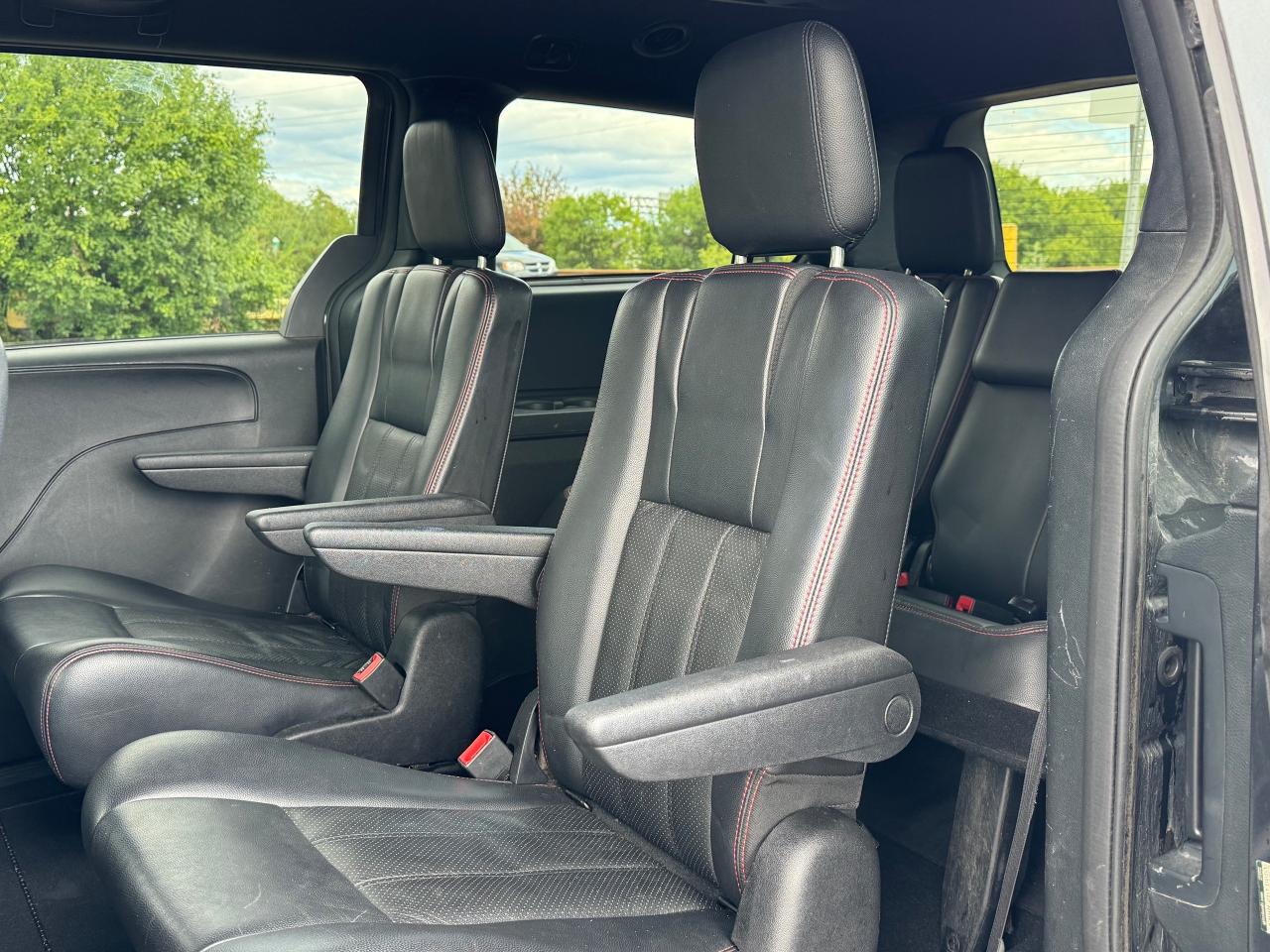 2011 Dodge Grand Caravan R/T **FULL LOADED MODEL**STOW N' GO** - Photo #30