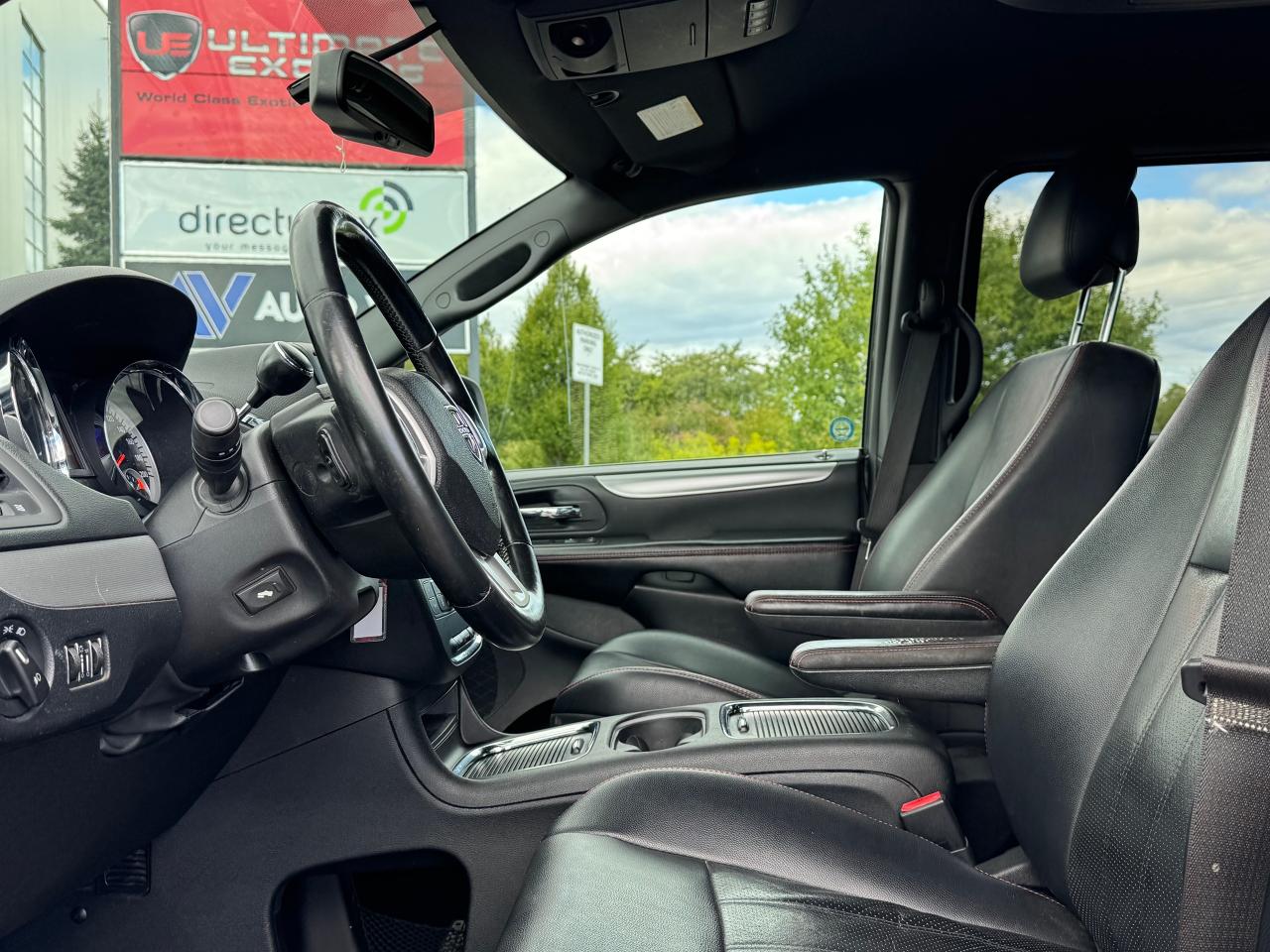 2011 Dodge Grand Caravan R/T **FULL LOADED MODEL**STOW N' GO** - Photo #27