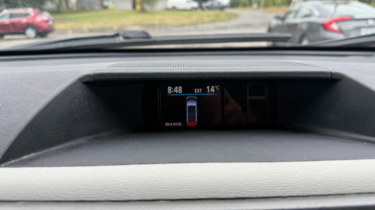 2011 Toyota Sienna LE - Photo #15
