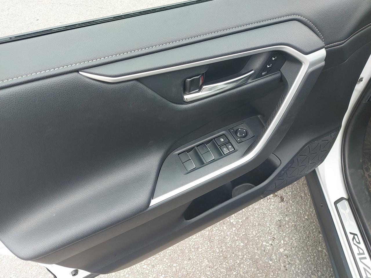 2020 Toyota RAV4 LIMITED  Photo