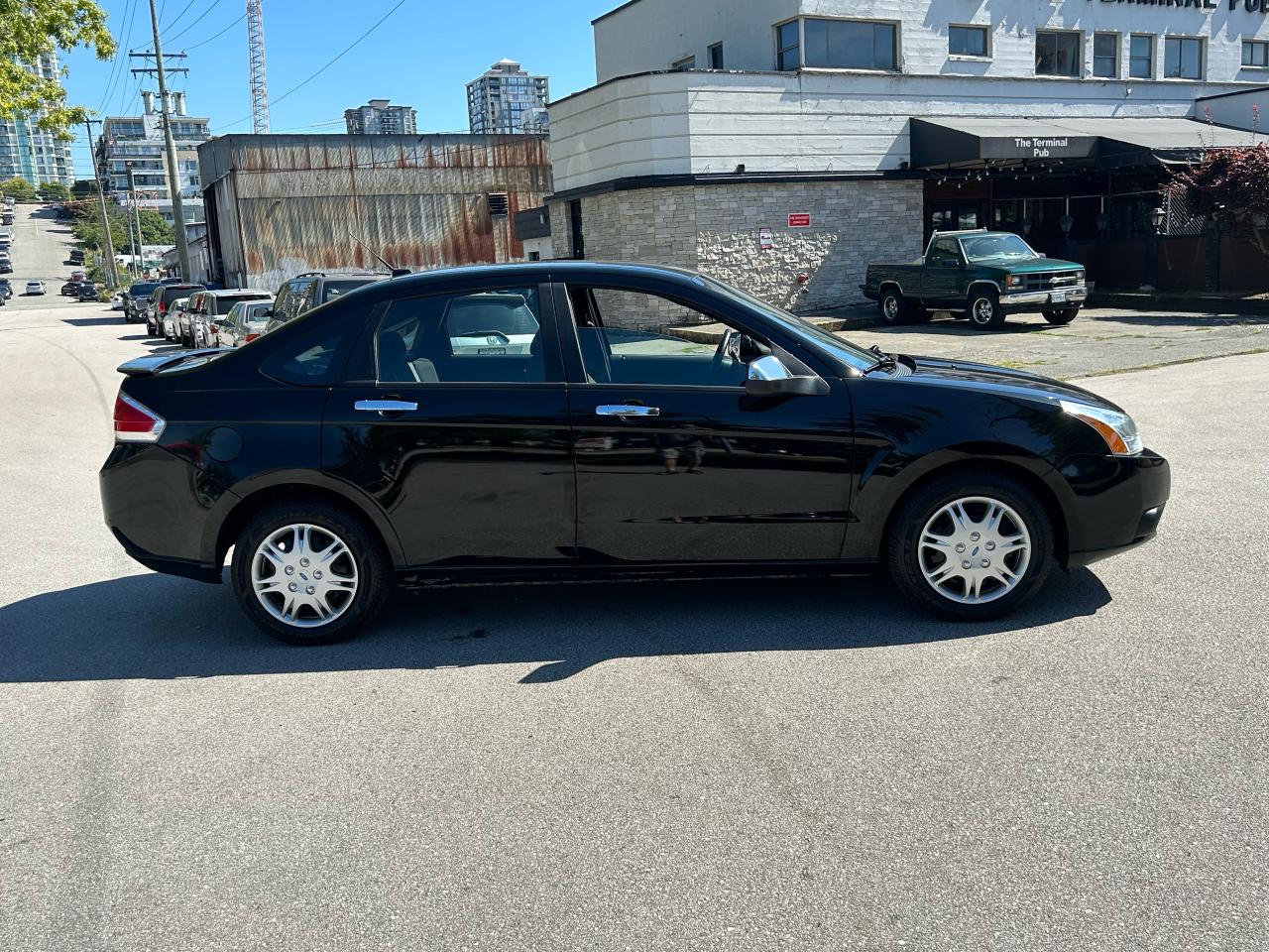 2011 Ford Focus SE - Photo #5