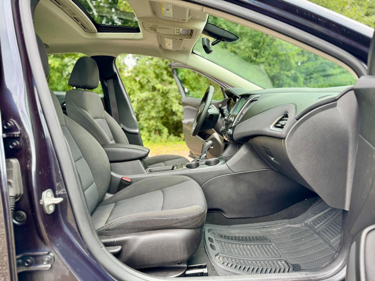 2016 Chevrolet Cruze LT Sunroof | Heated Seats | Low KMS - Photo #8