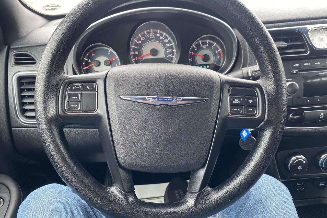 2013 Chrysler 200 LX - Photo #11