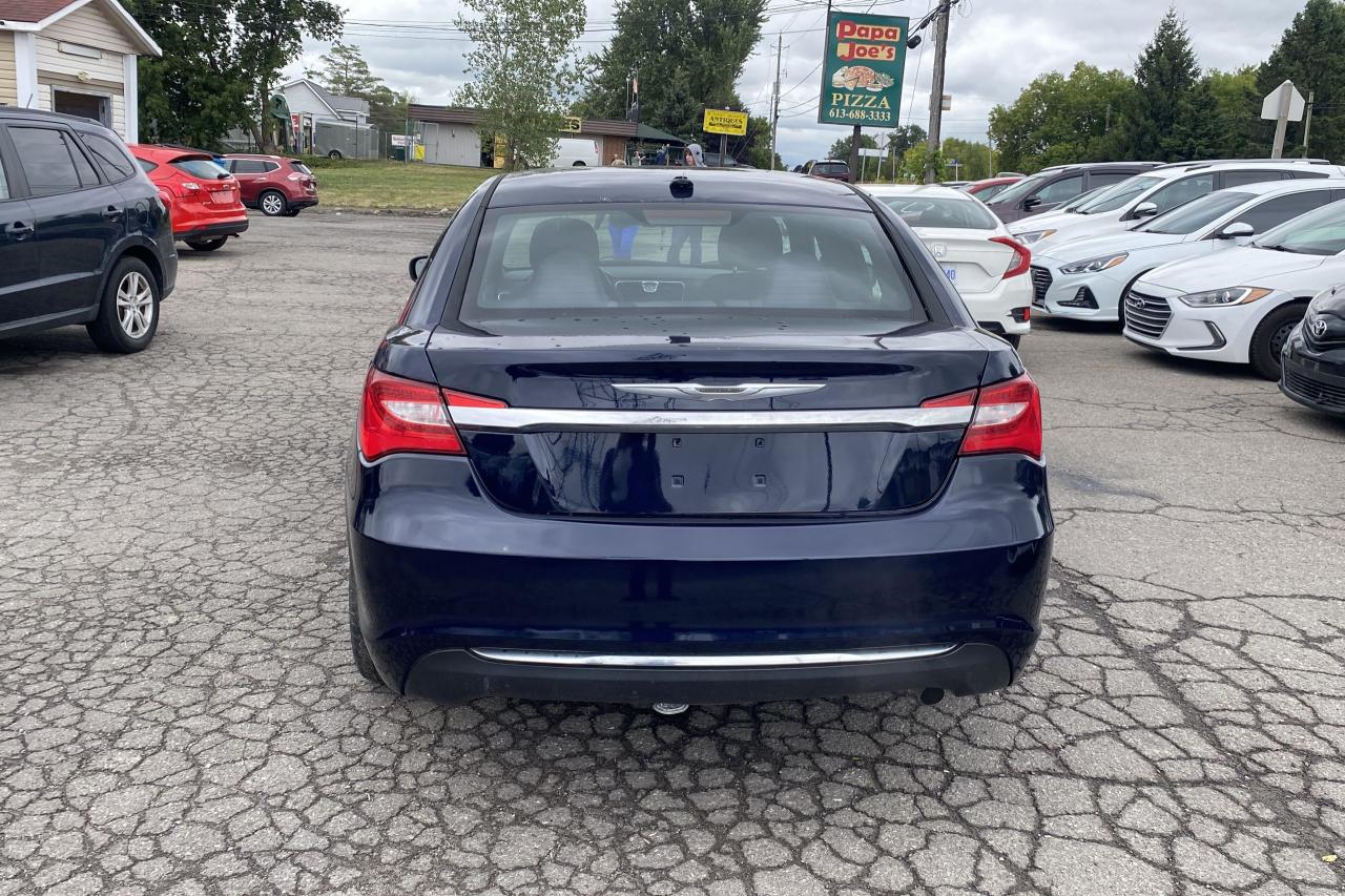 2013 Chrysler 200 LX- REBUILT TITLE Photo4