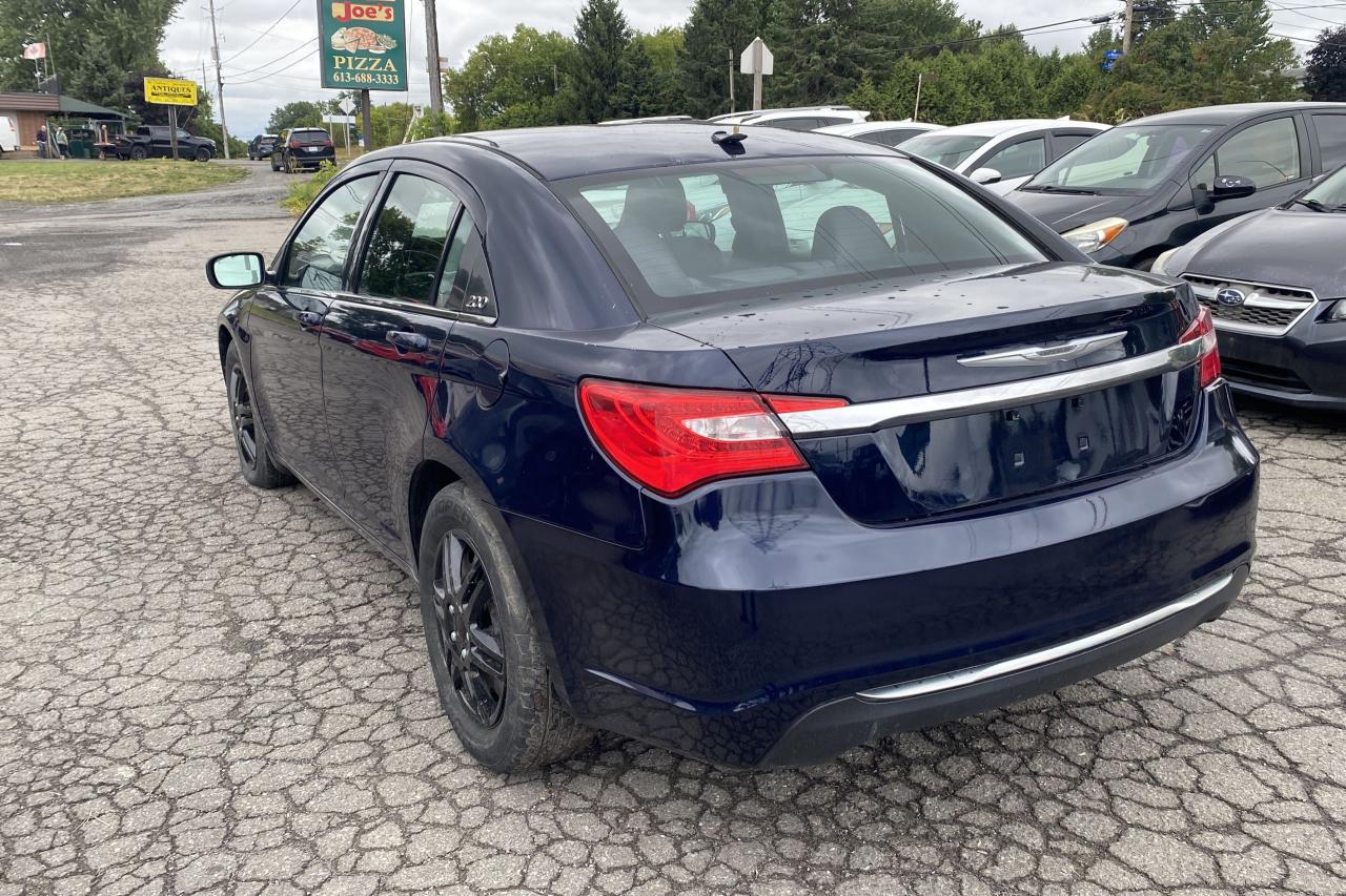 2013 Chrysler 200 LX - Photo #6