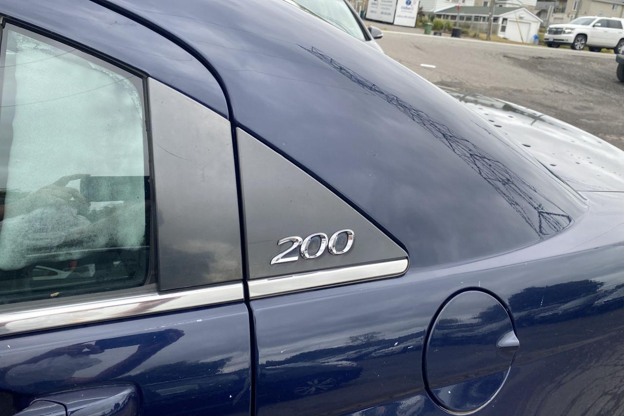 2013 Chrysler 200 LX - Photo #9