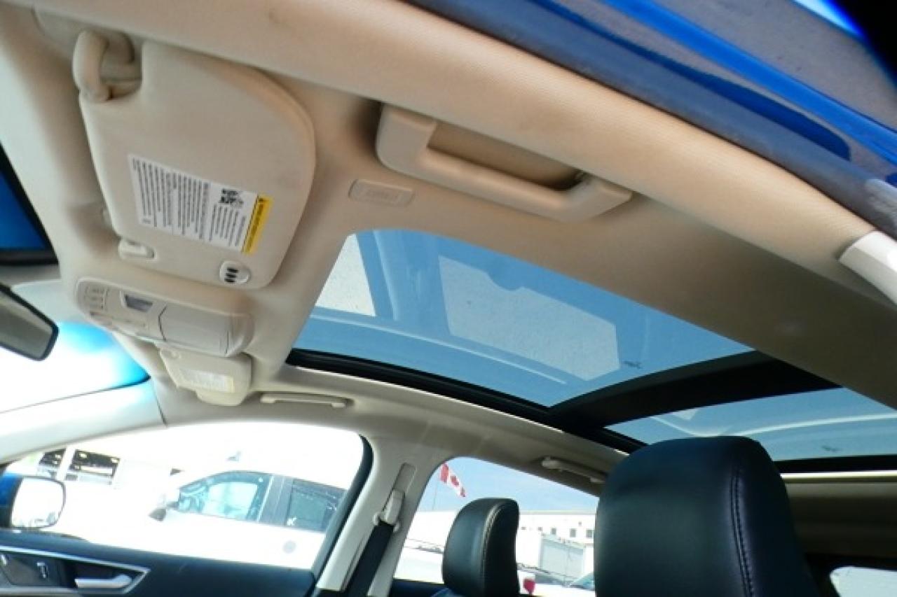 2023 Ford Edge Titanium AWD w/Htd Leather, pano S/R, BUC - Photo #17