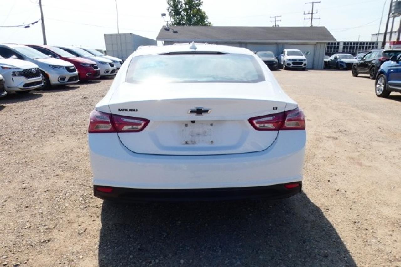 2023 Chevrolet Malibu 1LT w/Htd cloth, pano S/R, BUC - Photo #7
