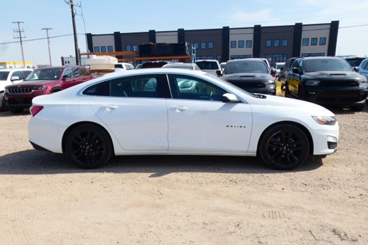 2023 Chevrolet Malibu 1LT w/Htd cloth, pano S/R, BUC - Photo #5