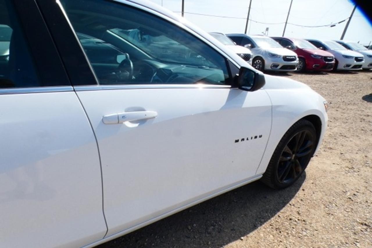 2023 Chevrolet Malibu 1LT w/Htd cloth, pano S/R, BUC - Photo #35