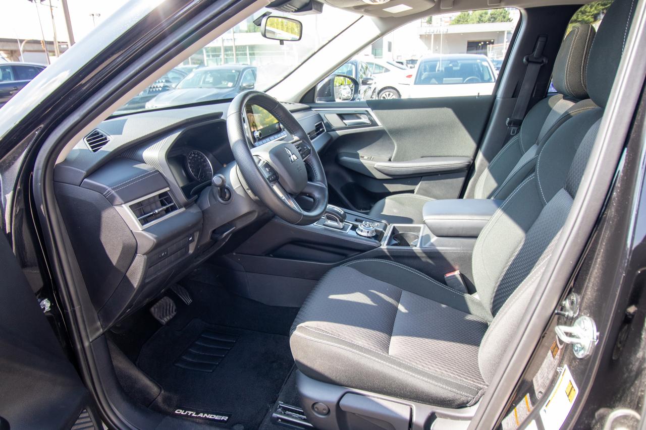 2024 Mitsubishi Outlander SE S-AWC Photo5