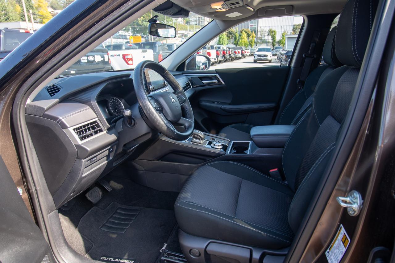 2024 Mitsubishi Outlander SE Photo5