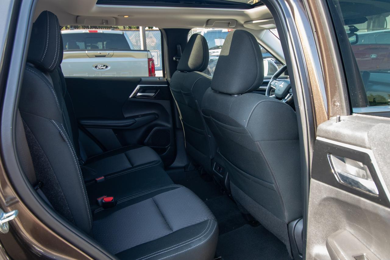 2024 Mitsubishi Outlander SE Photo5