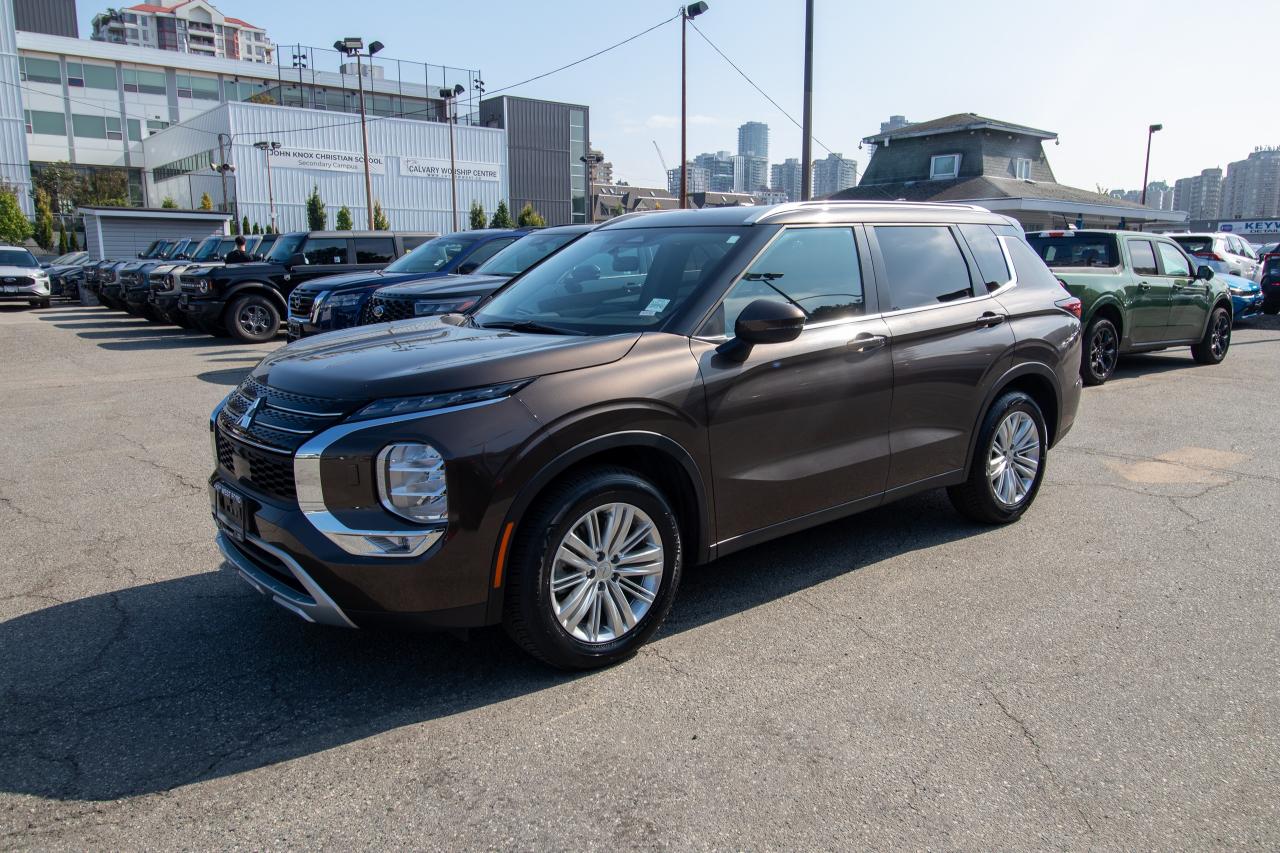 2024 Mitsubishi Outlander SE Photo2