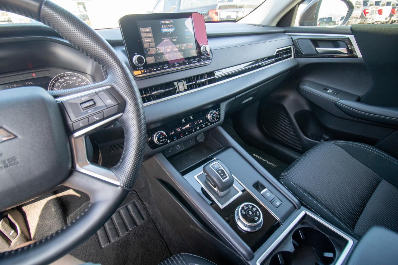 2024 Mitsubishi Outlander SE Photo5