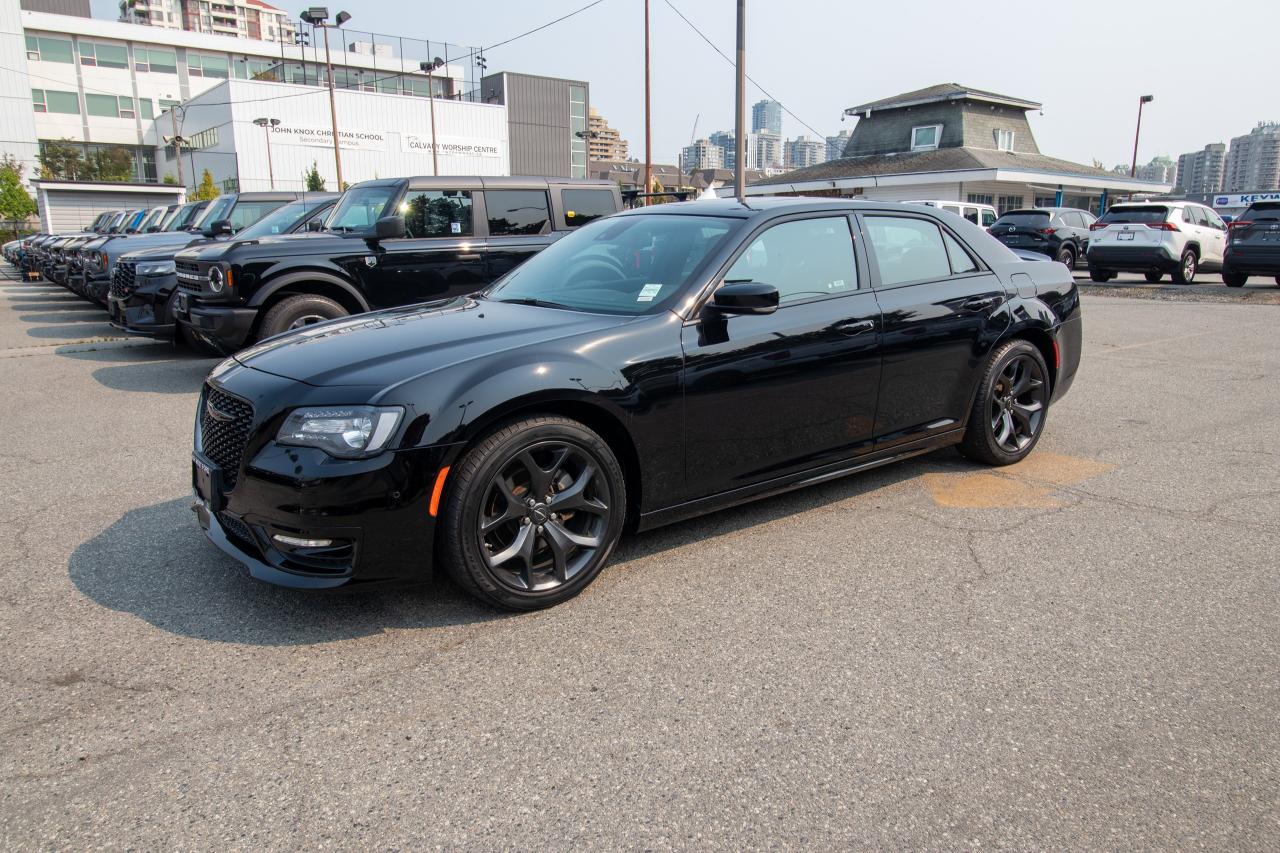 2023 Chrysler 300 S Photo2