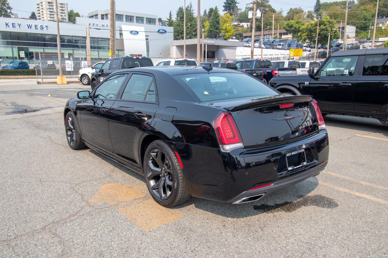 2023 Chrysler 300 S Photo5