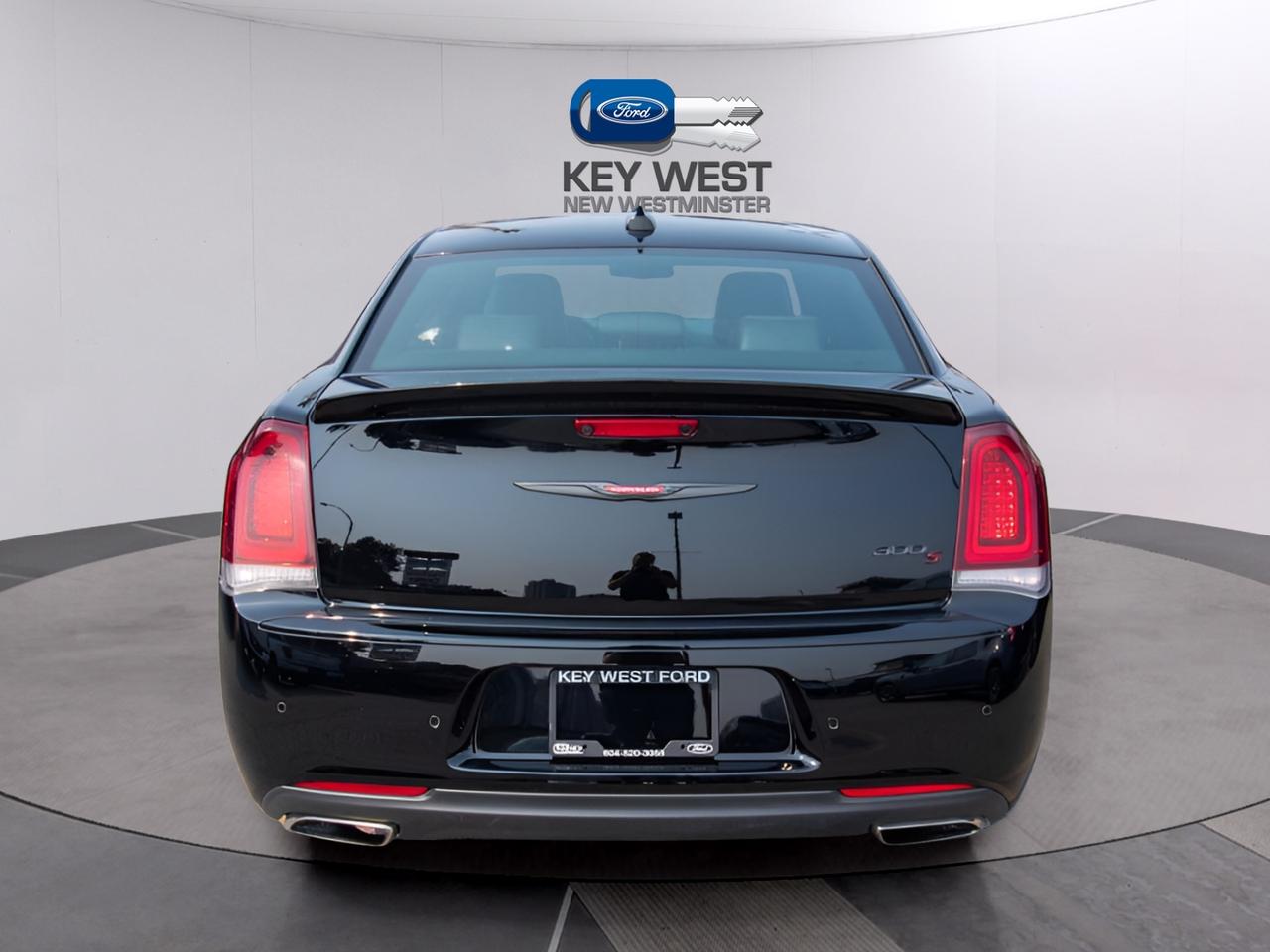 2023 Chrysler 300 S Photo3