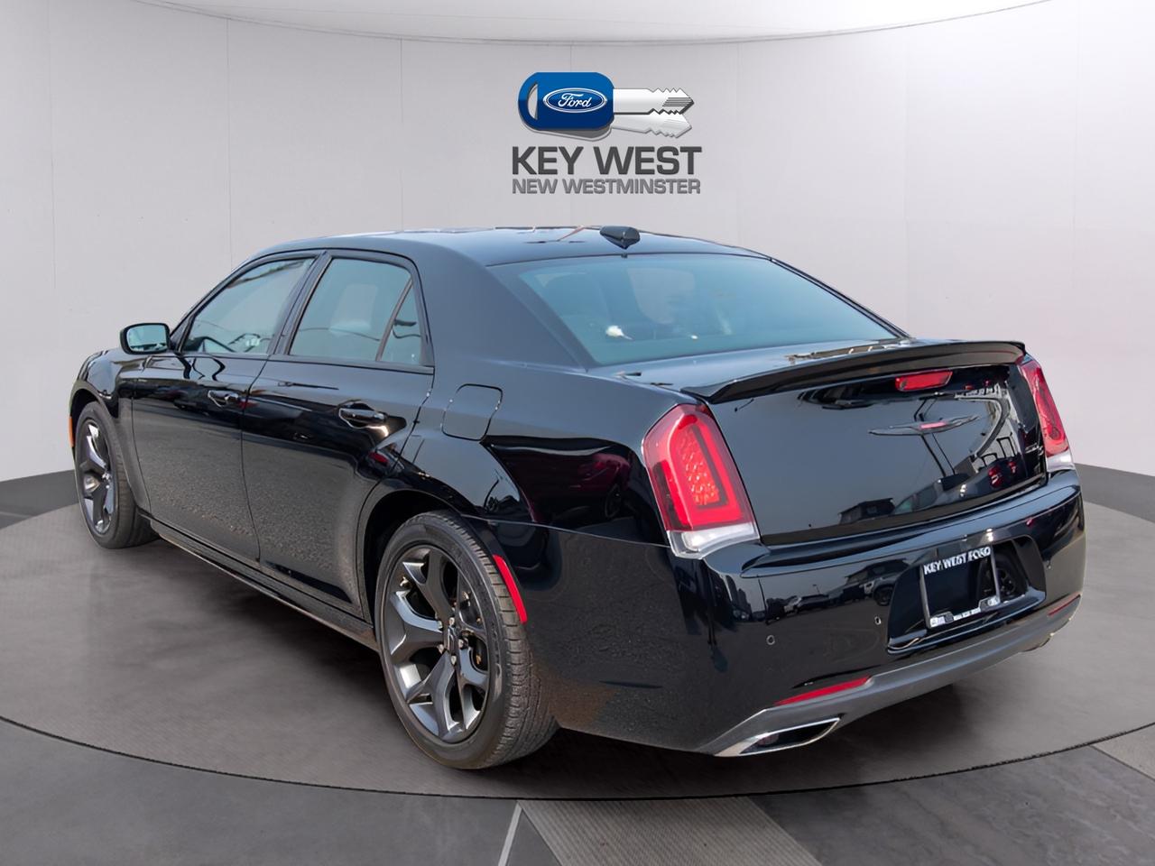 2023 Chrysler 300 S Photo2