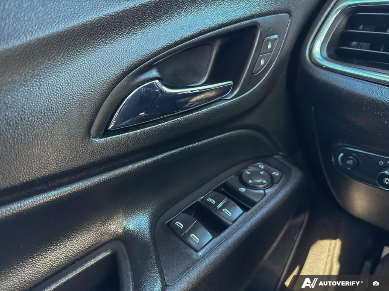 2018 Chevrolet Equinox LT / HEATED SEATS / REAR CAM / POWER SEAT / AUTO - Photo #12