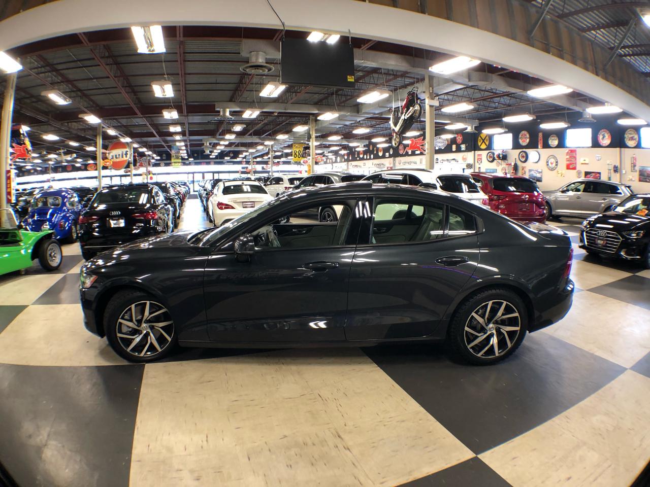 2020 Volvo S60 MOMENTUM T6 AWD LEATHER PAN/ROOF B/SPOT CAMERA Photo4