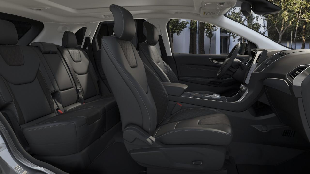 2023 Ford Edge Titanium Photo5