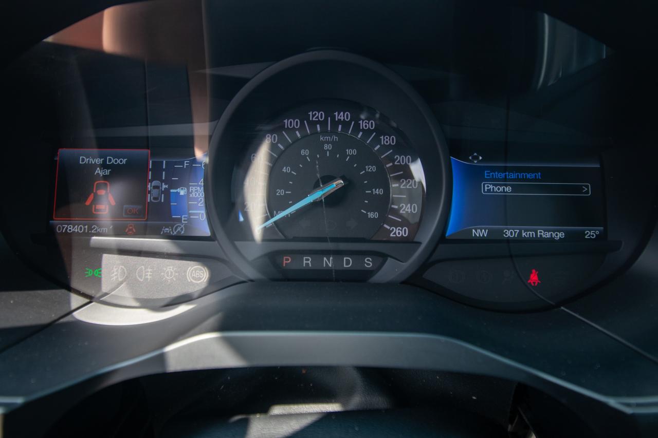 2023 Ford Edge Titanium AWD Photo5