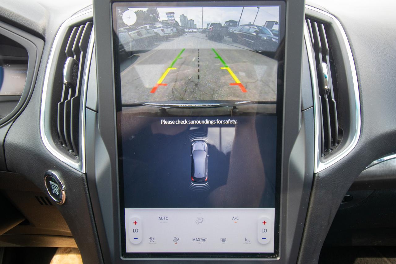 2023 Ford Edge Titanium AWD Photo5
