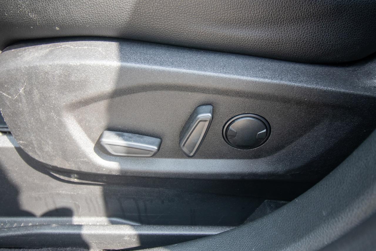 2023 Ford Edge Titanium AWD Photo5