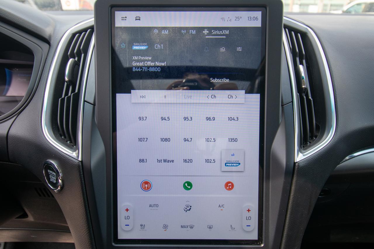 2023 Ford Edge Titanium AWD Photo5
