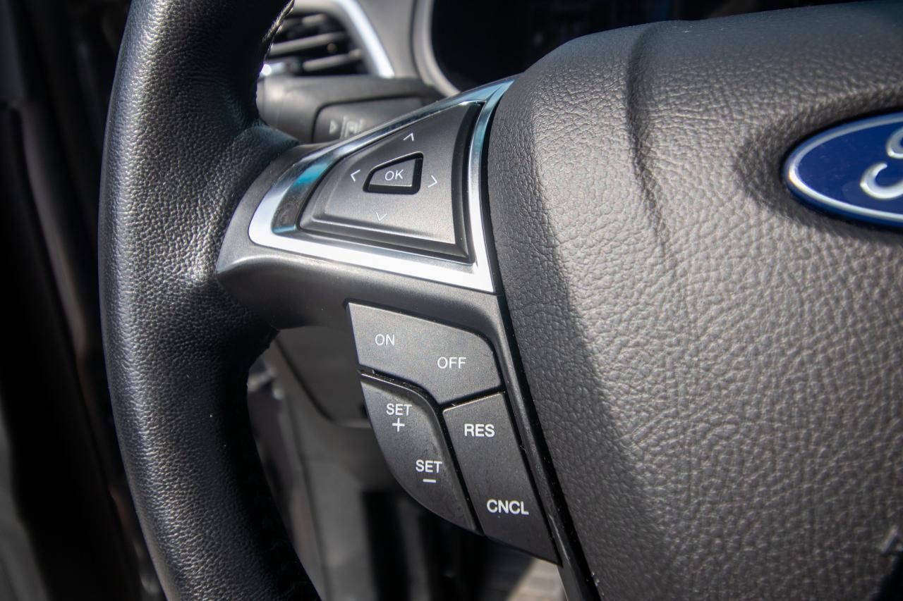 2023 Ford Edge Titanium AWD Photo5