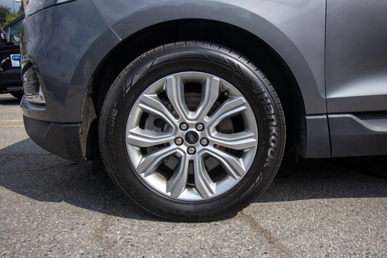 2023 Ford Edge Titanium AWD Photo5