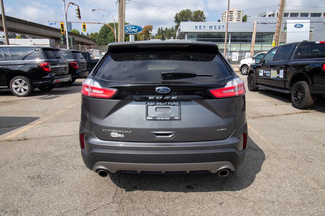 2023 Ford Edge Titanium AWD Photo5