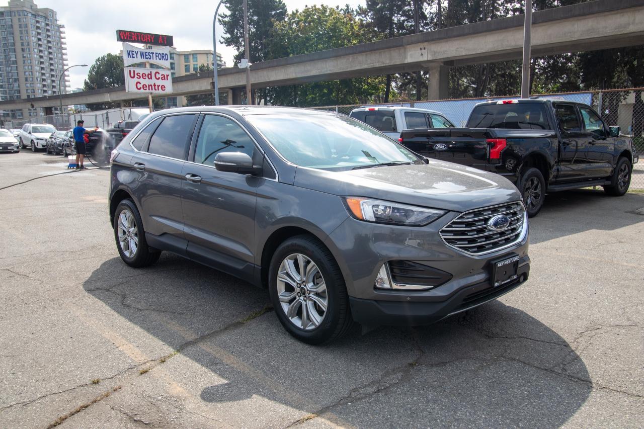 2023 Ford Edge Titanium AWD Photo4
