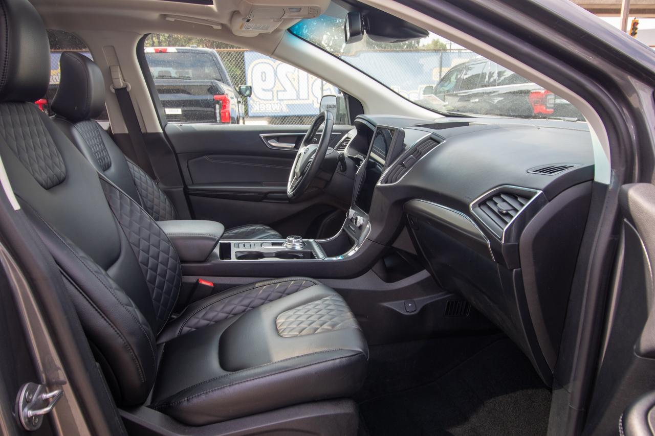 2023 Ford Edge Titanium AWD Photo5