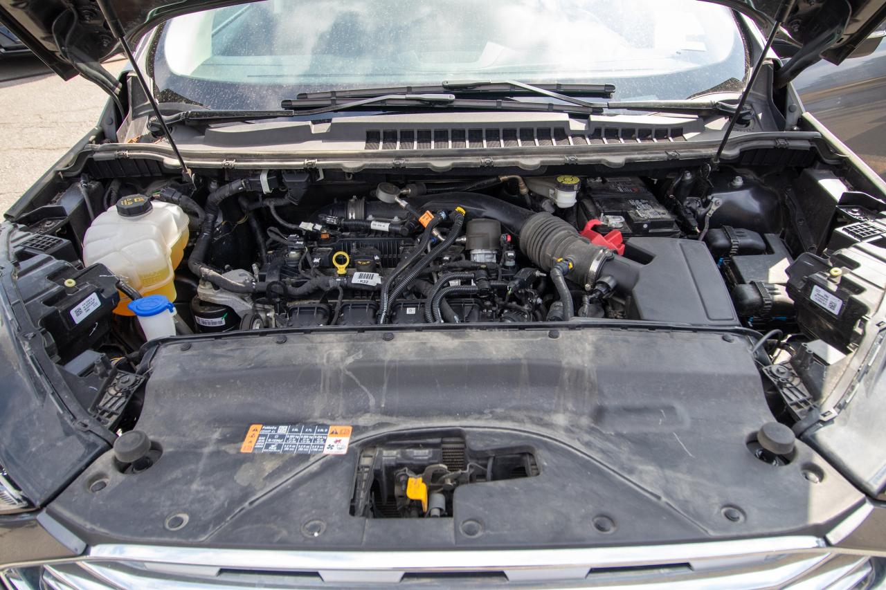 2023 Ford Edge Titanium AWD Photo5