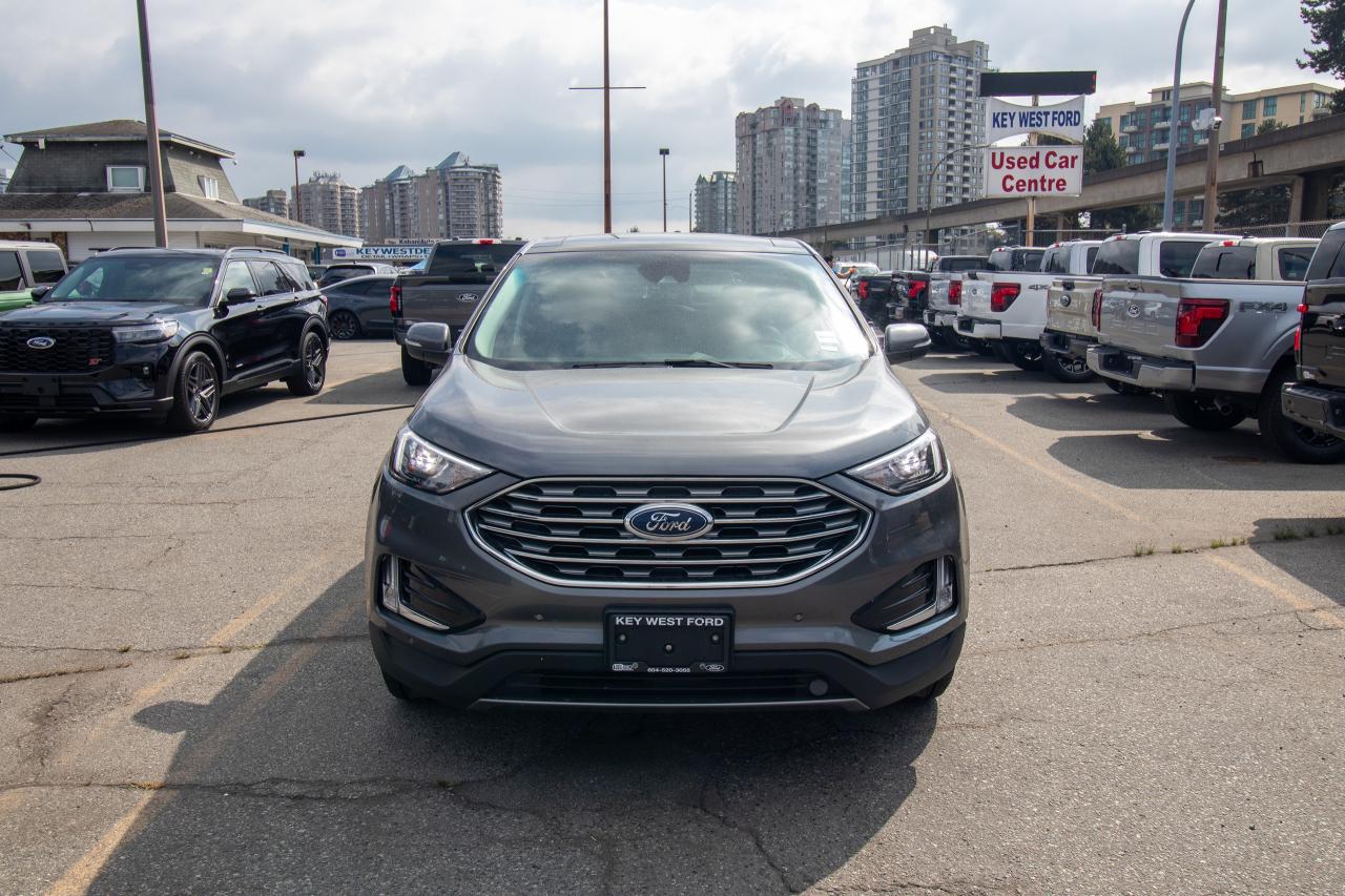 2023 Ford Edge Titanium AWD Photo5