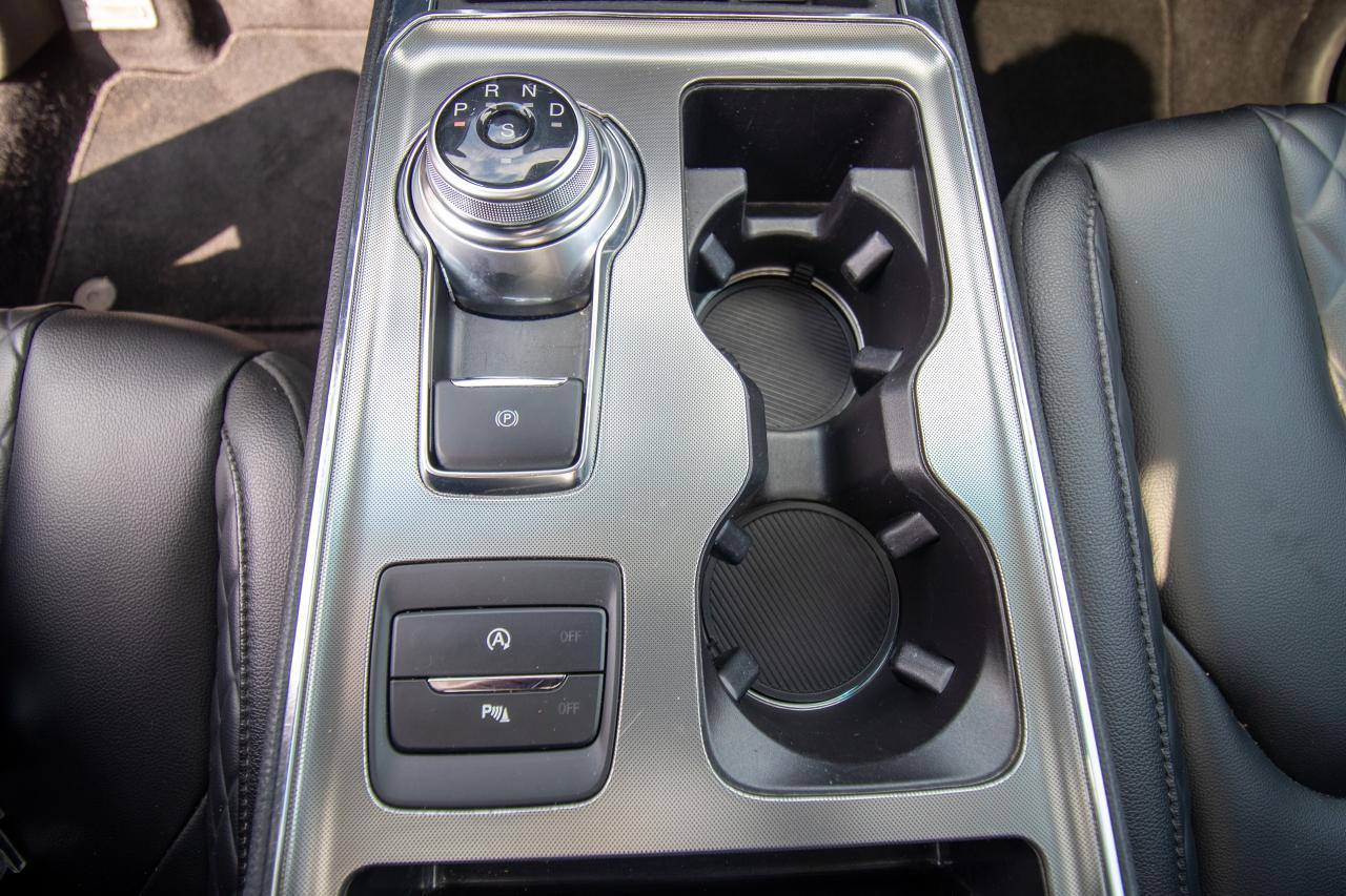 2023 Ford Edge Titanium AWD Photo5