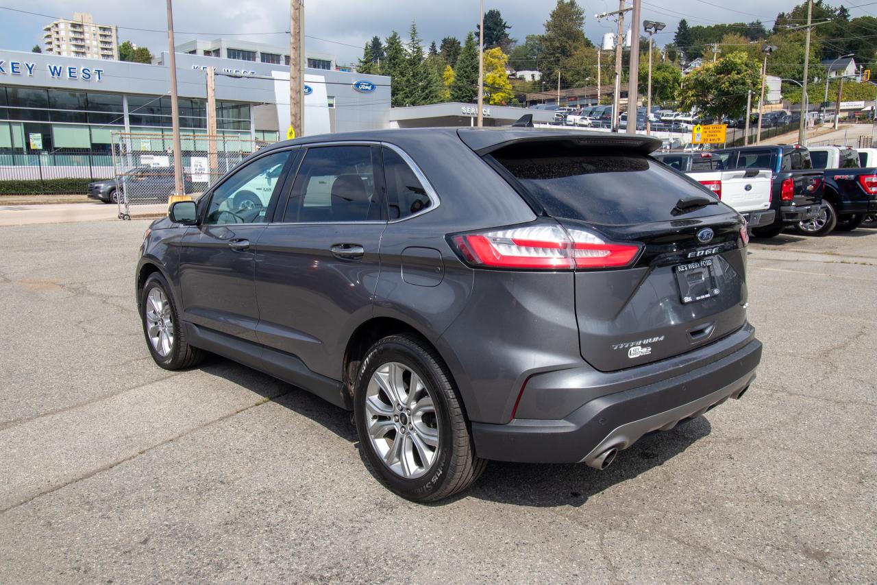 2023 Ford Edge Titanium AWD Photo5