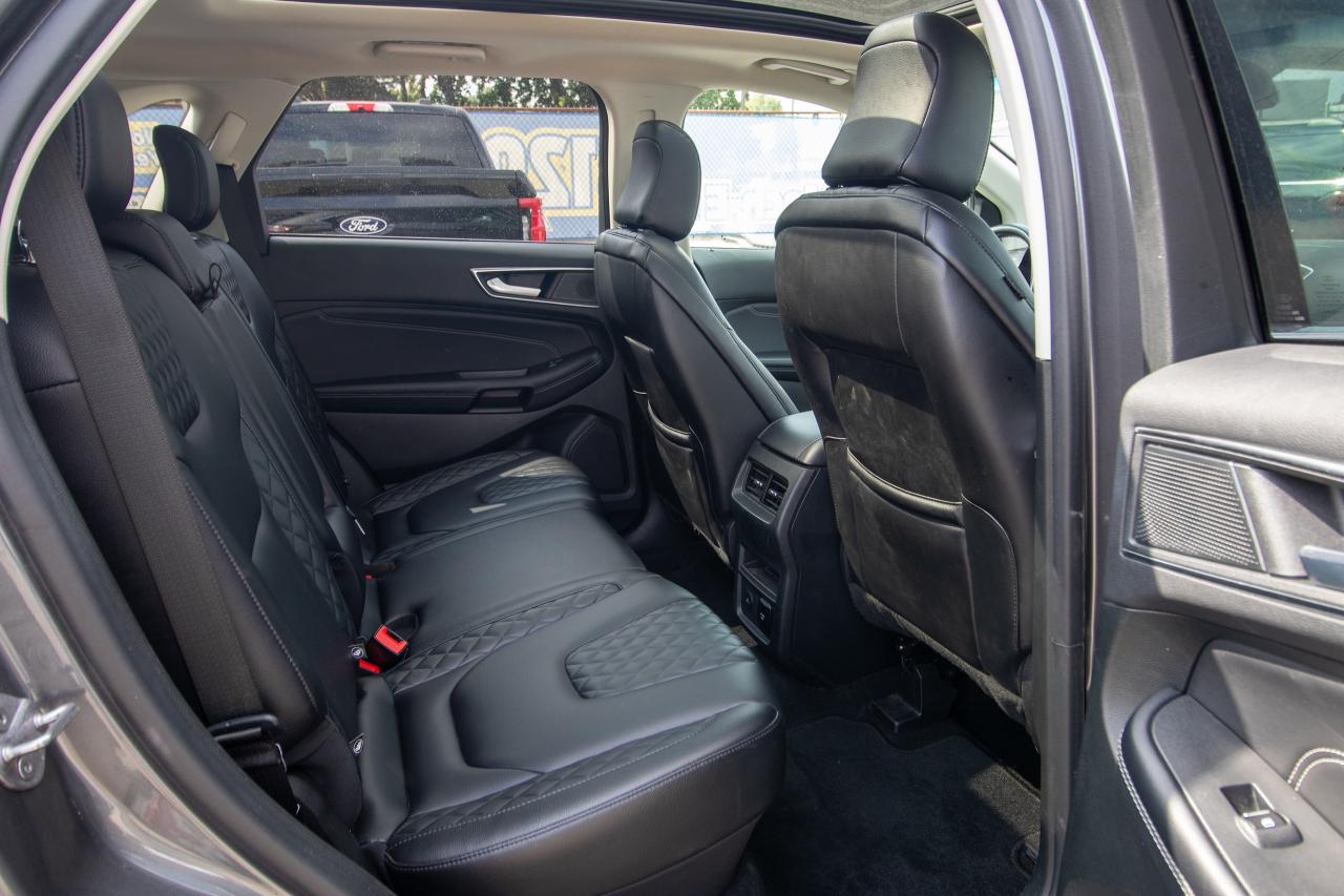 2023 Ford Edge Titanium AWD Photo5