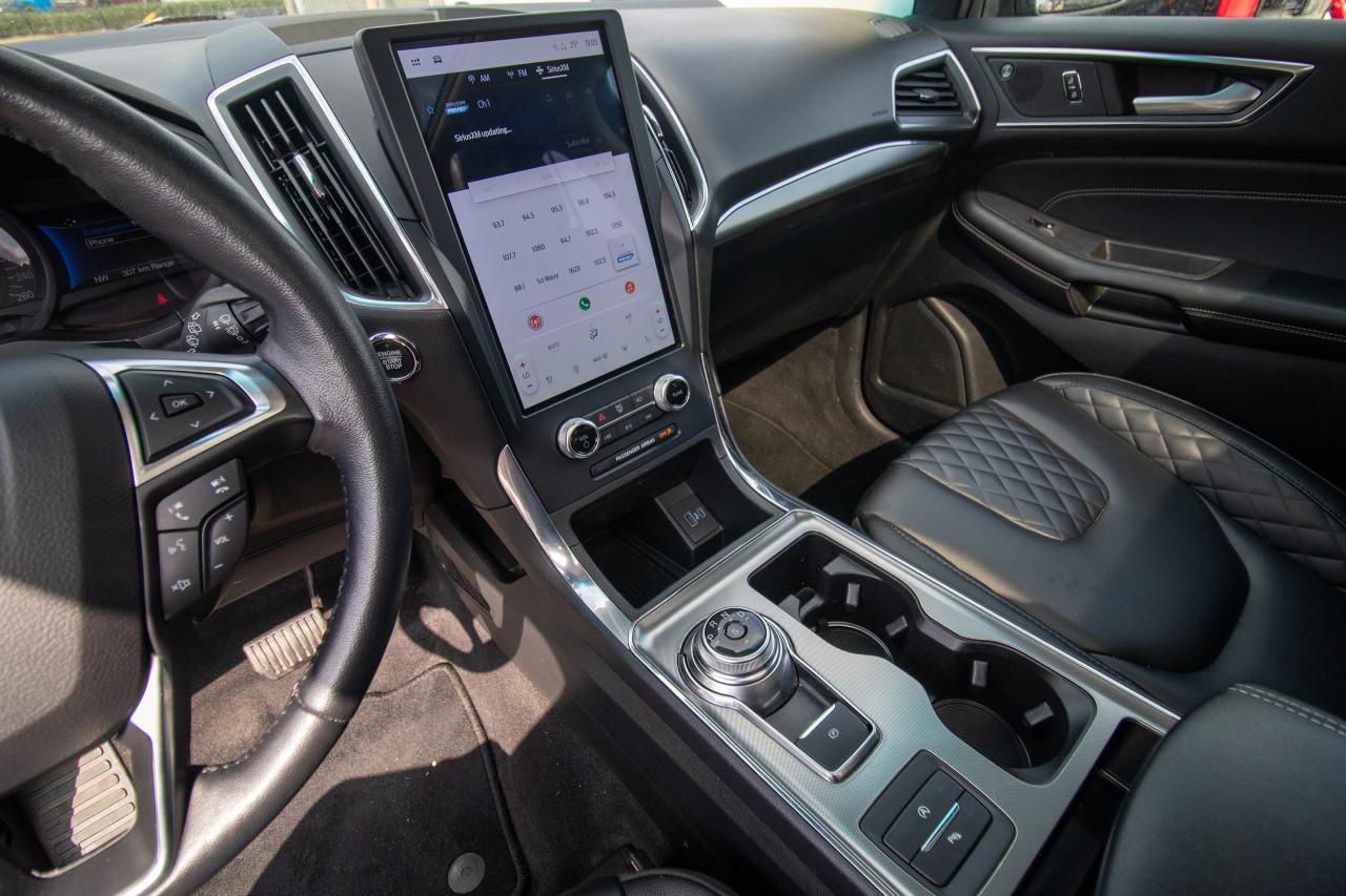 2023 Ford Edge Titanium AWD Photo5