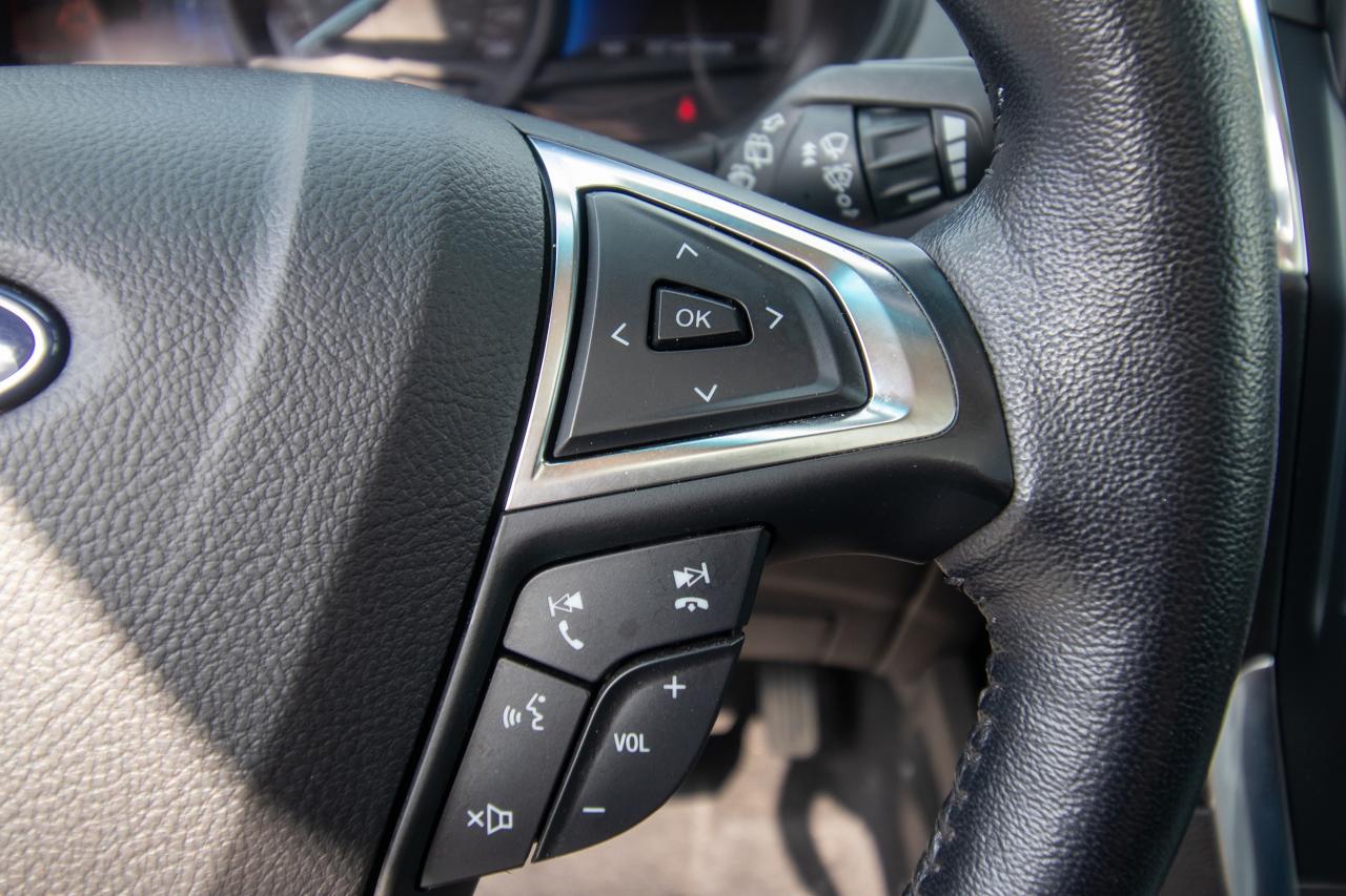 2023 Ford Edge Titanium AWD Photo5