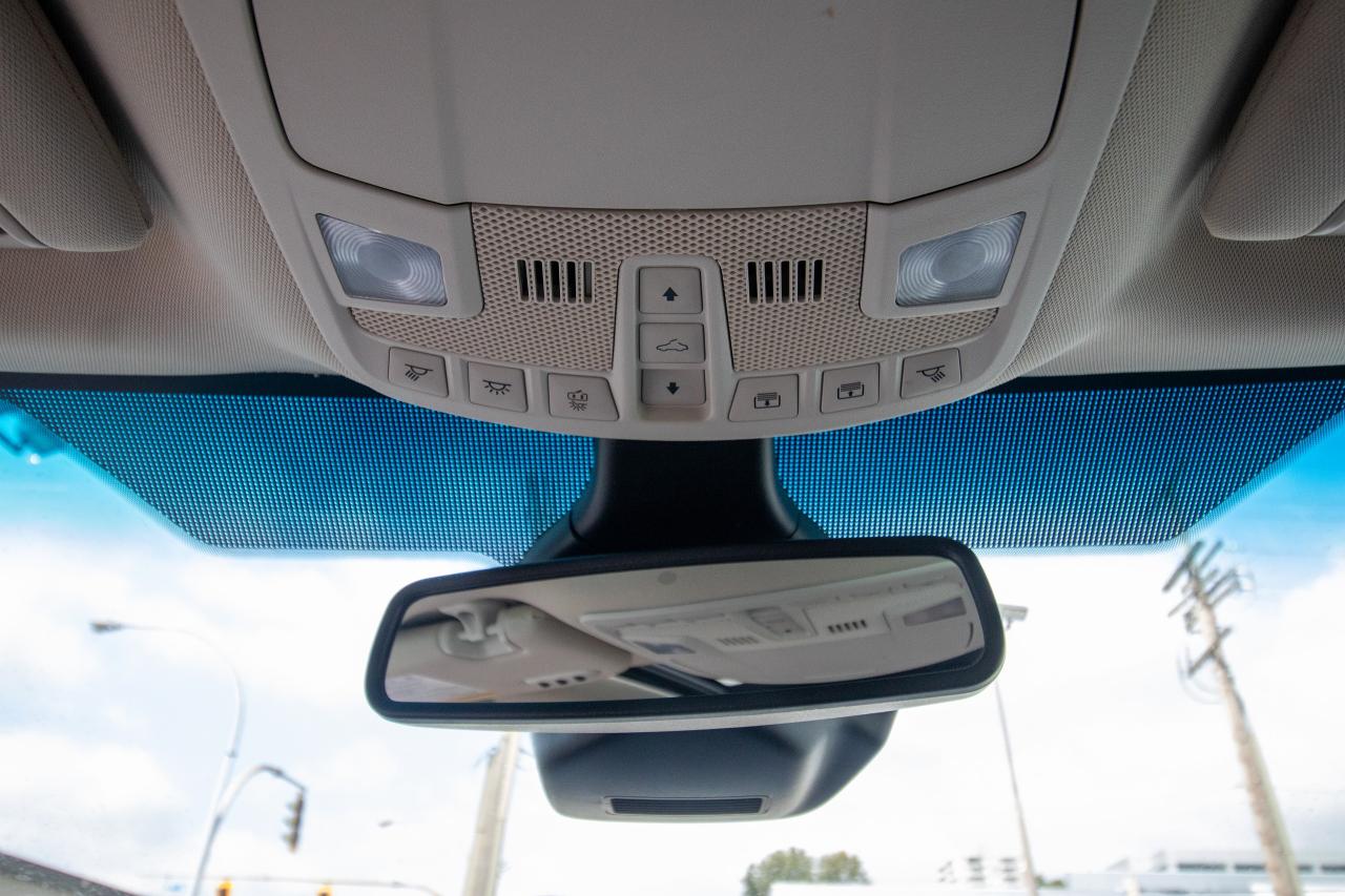 2023 Ford Edge Titanium AWD Photo5